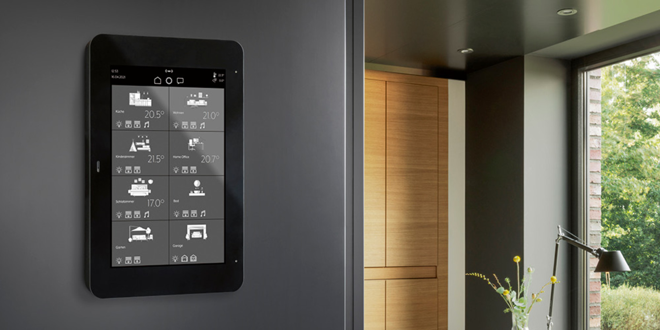 JUNG Smart Panel 8 bei Wolf Elektrotechnik GmbH & Co. KG in Bad Honnef