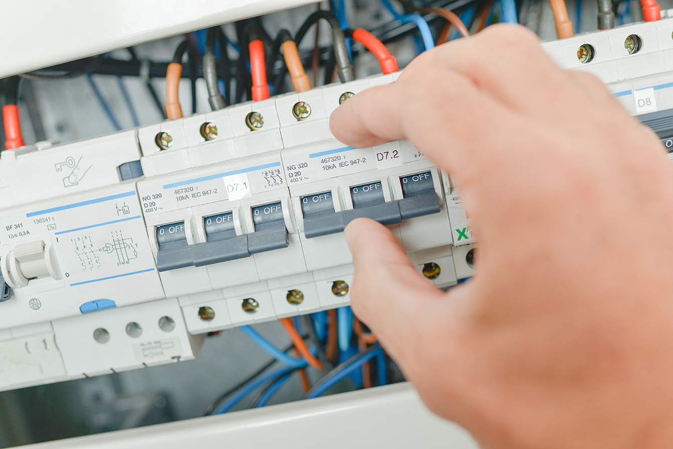 Schalt­schrank­bau bei Wolf Elektrotechnik GmbH & Co. KG in Bad Honnef